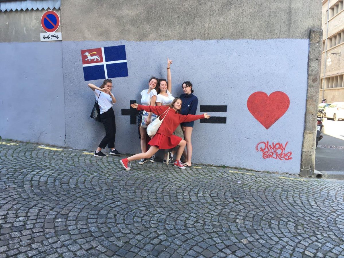 AFSFinland's tweet photo. Vielä ehdit ilmoittautua mukaan keskiviikon infowebinaariin!🌎 Infossa mukana myös #AFSalumni Vilma Sainio, joka vietti vaihtovuotensa Ranskassa!
https://t.co/wr6okES9us
#afseffect #afsvaihtari #vaihtoonlukiossa #AFS https://t.co/Pg4D7Dy0DJ