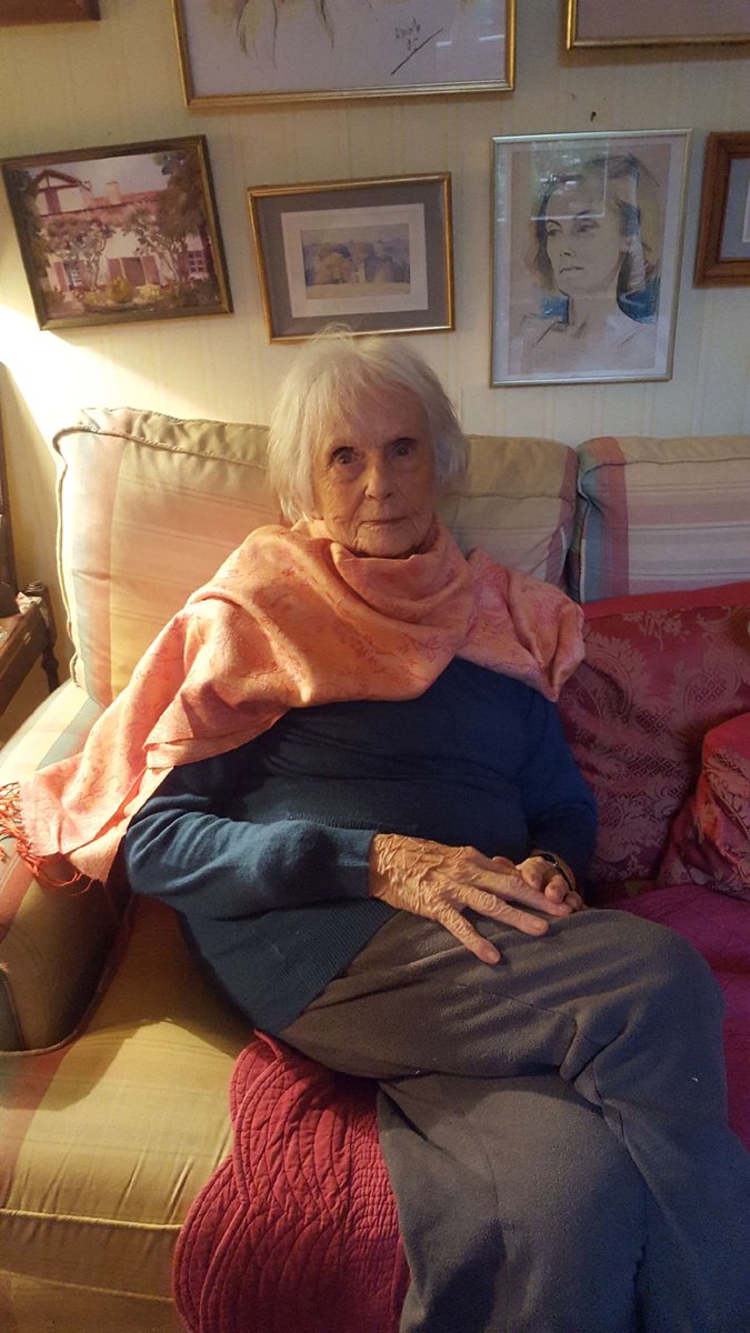 Parmentier_RN's tweet photo. Bon anniversaire à ma maman qui a 97 ans aujourd’hui 🥰 https://t.co/84bCEhojq5