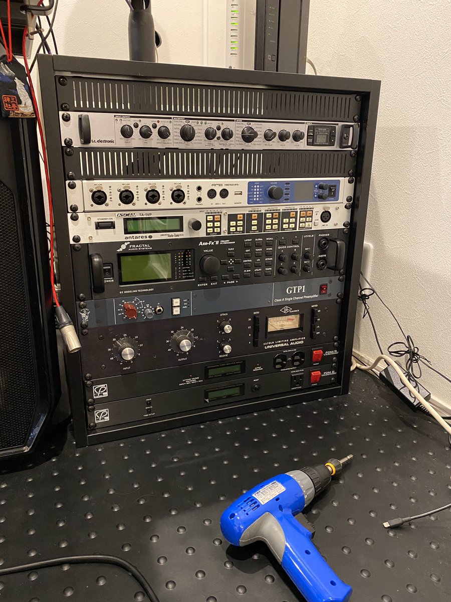 BOOOST_U_key's tweet photo. とりあえず完成した!
#FIREFACEUFX+
#1176LN
#GTP1
#AxeFx2
#m300
#TA1VP
#PDMR
#PDM2 https://t.co/8ZCIwtRhfQ