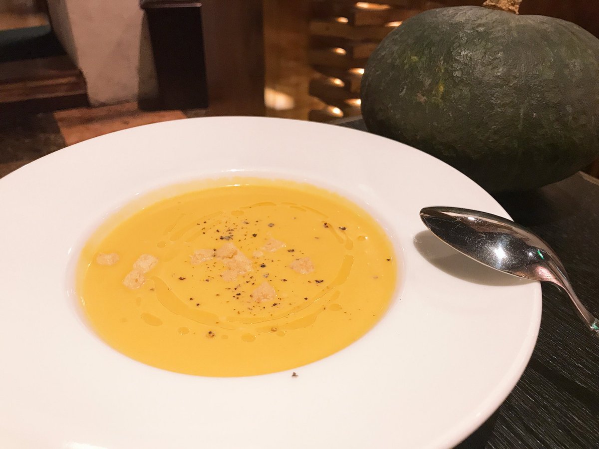 Diningbar17's tweet photo. 〈新メニューのご紹介〉
11日もしくは14日からメニューの入れ替えで10品追加する予定です！
その中でかぼちゃを使った3品のご紹介🎃
・かぼちゃとバターナッツのポタージュ
・きのこと濃厚なかぼちゃクリームのパスタ
・喫茶店風かぼちゃのプリン
明日はデザート2品ご紹介します😊 https://t.co/qbMVWbzspz