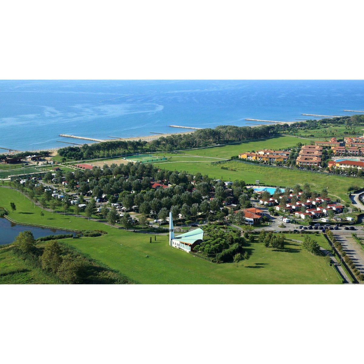 Per chi ama la vacanza libera, a diretto contatto con la natura e nelle vicinanze del mare, senza abbandonare tutte le comodità di casa... Il Camping Marelago è la soluzione ideale. Piazzole ombreggiate, alcune con bagno privato. Direttamente sul mare. 
ow.ly/Rs1850Bkeg5