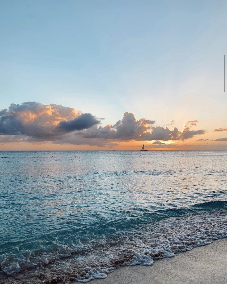 GoDomRep's tweet photo. Dreaming of a Caribbean getaway? This heavenly-looking boat ride can be your reality. Bayahibe’s beauty is just waiting to be captured. Head to our website to learn more about our Tourism Recovery Plan and to start planning your next vacation. 🚤☁ 📸: gimelarranaga

📍 Bayahibe https://t.co/a2NutasLkc