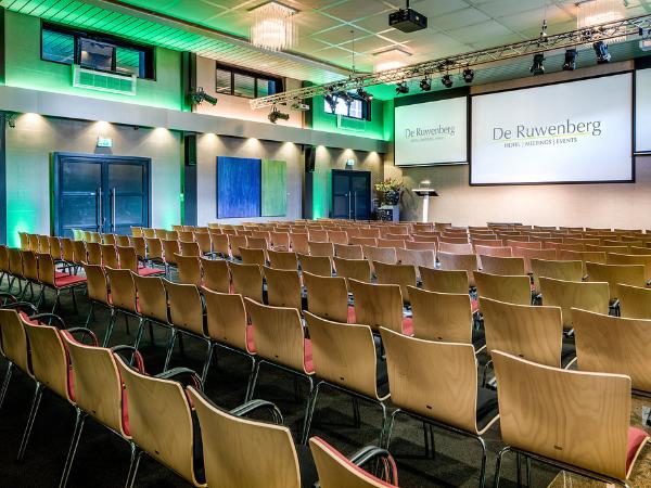 "Super goed georganiseerd. Volop rekening houdend met 1.5 meter afstand"

Mariëtte over De Ruwenberg Hotel | Meetings | Events

ow.ly/Rn1M50BiOdB

<a href="/DeRuwenberg/">Hotel De Ruwenberg</a> #vergaderlocatie #evenementenlocatie #SintMichielsgestel #DenBosch #vergaderruimte <a href="/VisitBrabant/">VisitBrabant Partners</a>