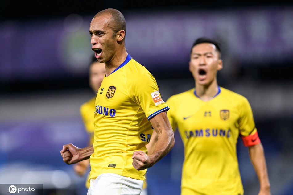 CSLfutbol's tweet photo. 🇨🇳 #SuperLigaChina J10 (#Dalian)
⚽️ #DalianProFC x #JiangsuSuning 1-1 (@salorondon23 23' / @miranda023 81') https://t.co/WhucpN8zLH