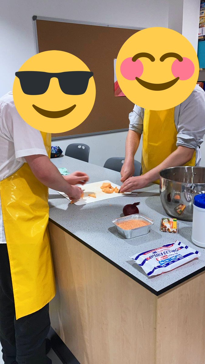 Life Skills was on the menu this morning in SfL 🥣🍽🍳 #LentilSoup #Cooking #HWB