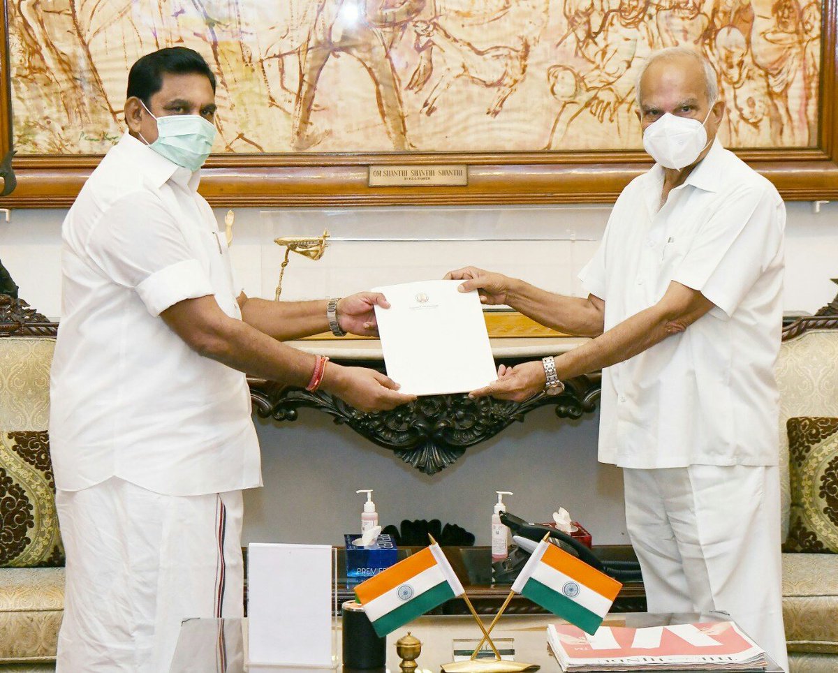 CMOTamilnadu's tweet photo. இன்று (08.09.2020) ஆளுநர் மாளிகையில் மாண்புமிகு தமிழக ஆளுநர் திரு.பன்வாரிலால் புரோஹித் அவர்களை நேரில் சந்தித்து தமிழகத்தில் கொரோனா வைரஸ் பரவாமல் தடுக்க பல்வேறு துறைகளின் மூலம் மேற்கொள்ளப்பட்டு வரும் நடவடிக்கைகள் குறித்து விளக்கமளித்து எடுத்துரைத்தேன். https://t.co/snV1P1WwRK