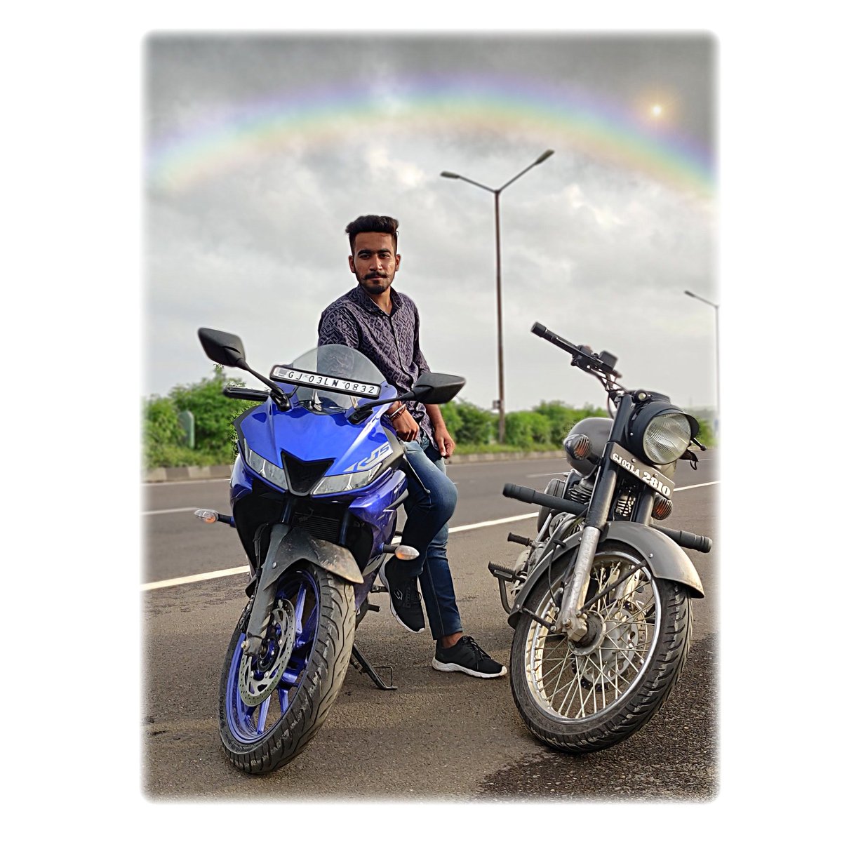 DigntR's tweet photo. ❝कितने  ही ज़ख्मो से नवाज़ोगे जी..?
बरसातों में समँदर क़भी गीला नहीँ होता।।❞ https://t.co/VoaI2nx8EQ