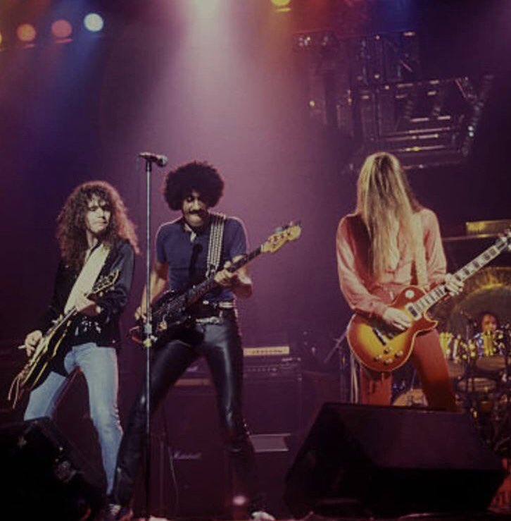 ZenithCR's tweet photo. On in to the afternoon, Timmy Ryan rocks your Tuesday now until 5pm with #TracksFromTheVaults @MusicTimmy #rockon https://t.co/3mohn7znFK