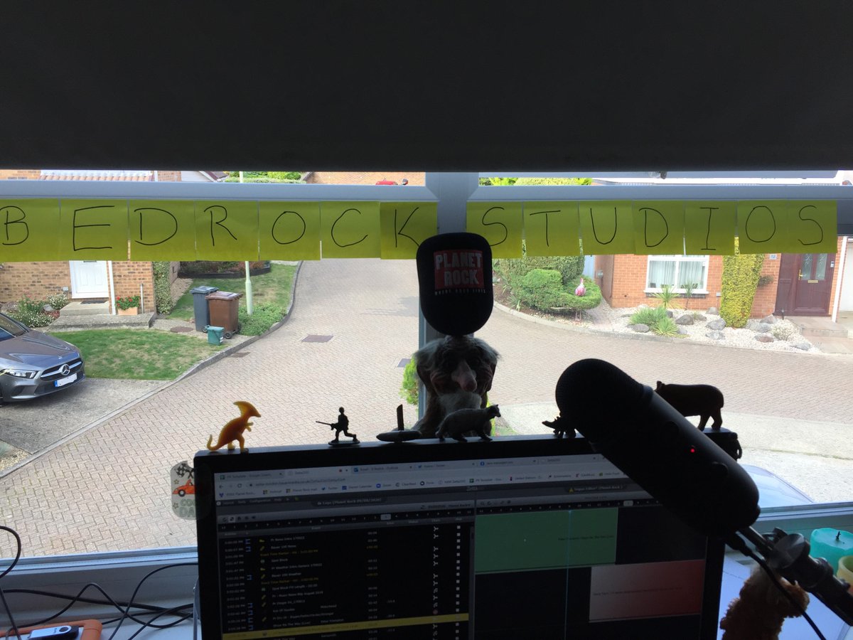 DarrenPRedick's tweet photo. Ha! I made a sign to christen my studio. It's not very good. #bedrockstudios #theresonlyone #crappysign #postitnotes https://t.co/YbUz7nPqeA