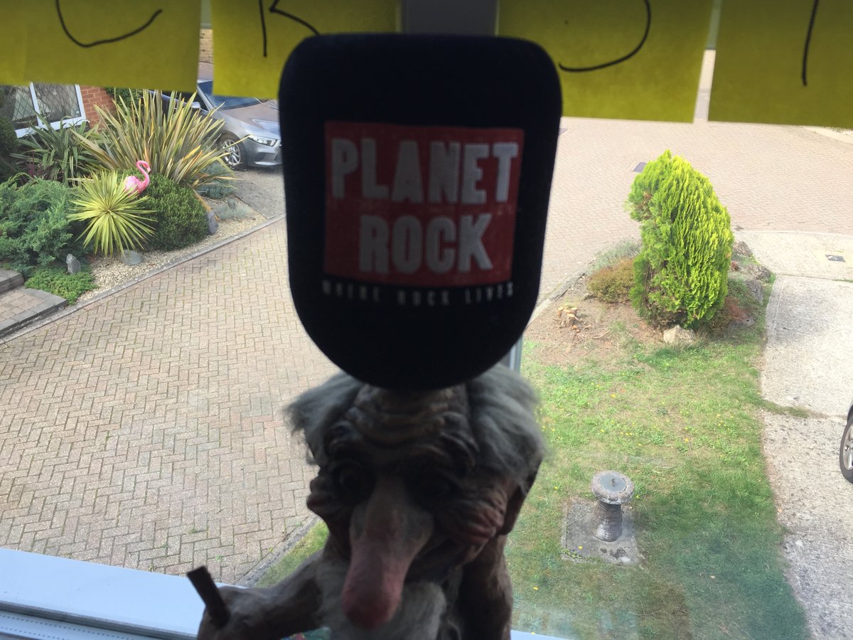 DarrenPRedick's tweet photo. Ha! I made a sign to christen my studio. It's not very good. #bedrockstudios #theresonlyone #crappysign #postitnotes https://t.co/YbUz7nPqeA