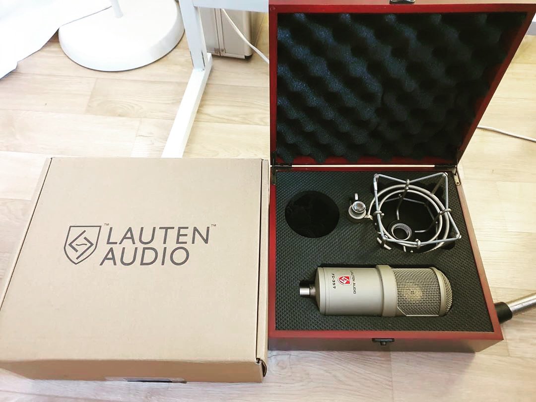 LautenAudio's tweet photo. Made with love in Silicon Valley, CA
•
•
#FamilyOwned #madeincalifornia #lautenfamily #fc357 #clarion https://t.co/rBitjzdvXS