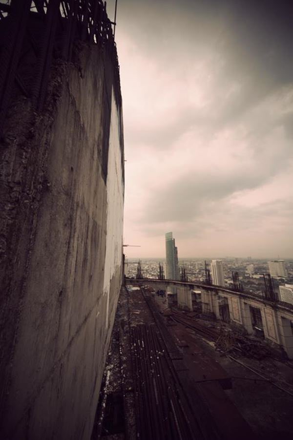 แค่เห็นรูปยังน่ากลัวแล้ว แต่ยังมีบางกลุ่มขึ้นไปถ่ายรูปวิวกันอะ ส่วนเราขอบายดีกว่า 555+