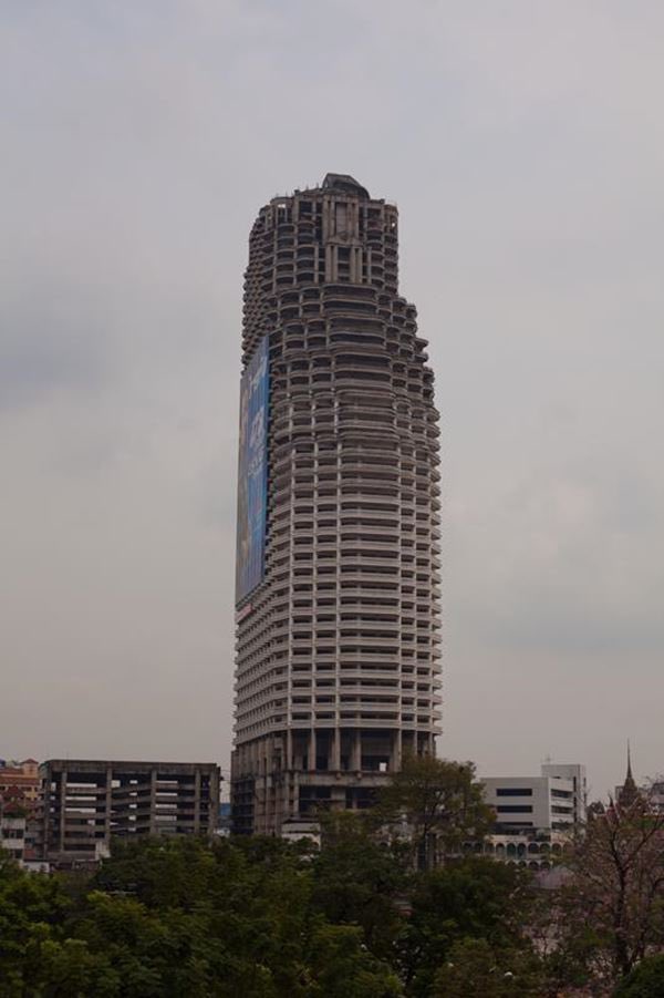 แค่เห็นรูปยังน่ากลัวแล้ว แต่ยังมีบางกลุ่มขึ้นไปถ่ายรูปวิวกันอะ ส่วนเราขอบายดีกว่า 555+