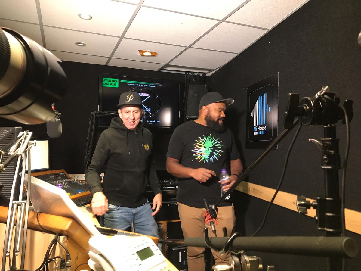 _JordanJBryan's tweet photo. (As my boy @rantsnbants says) We working. Great day filming with these guys. Documentary coming on nicely. #25yearsofv https://t.co/D03lrP7O1D