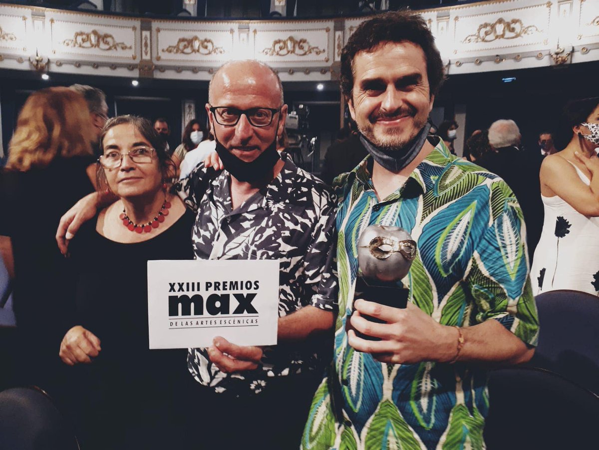 EvaAlconUJI's tweet photo. Zapatos Nuevos, Premi Max 2020 al Millor Espectacle per a Públic Infantil i Familiar. Un premi més que merescut i que a la @UJIuniversitat també ens congratula per la vinculació professional i afectiva de Tian Gombau amb l'Aula d’Arts Escèniques Carles Pons des dels seus inicis https://t.co/OXi5s9oIUc