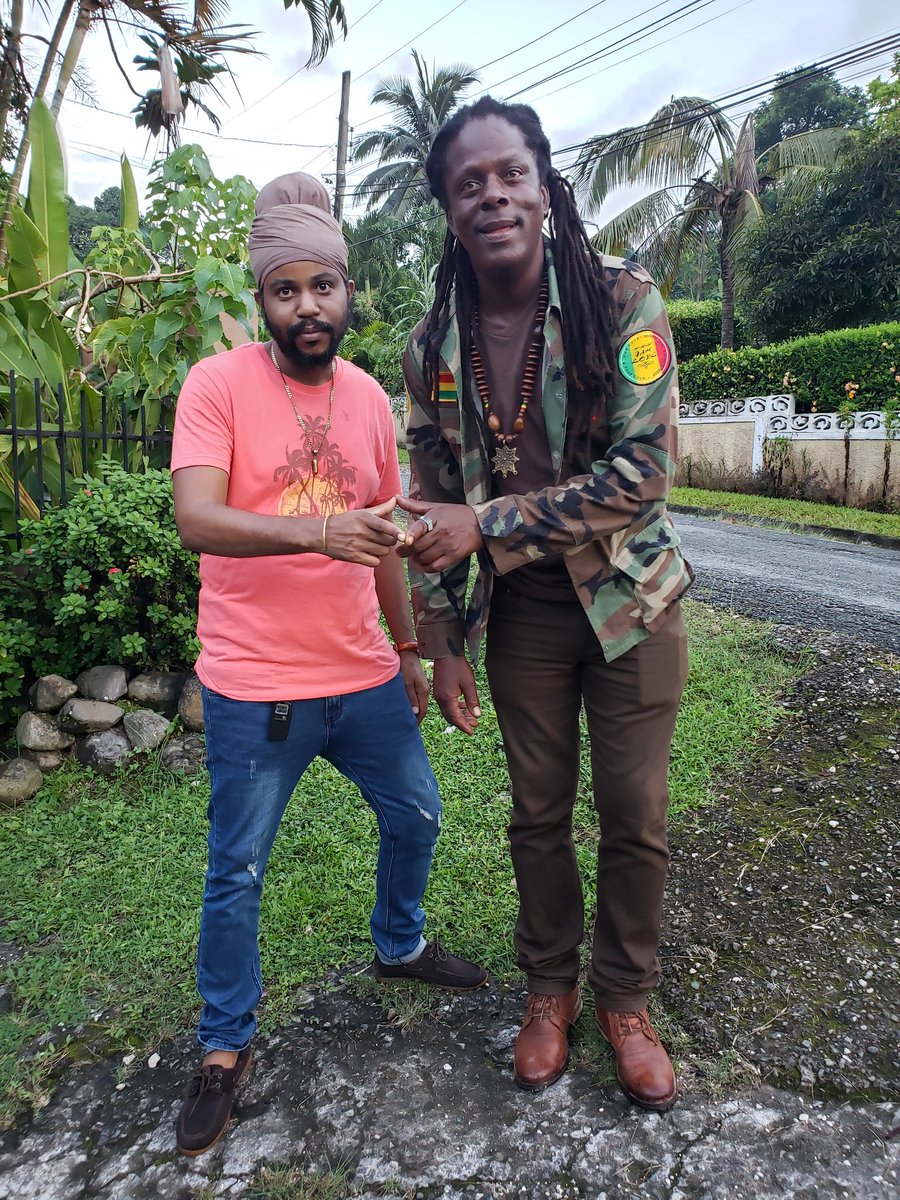 The world is a cycle..
More life and blessings health and strength to the world singa @1richiespice on the I earth day
#GrandRising #EarthDay #EarthARunRed #RighteousYouths #LifeATheGreatest #UTHmusicja #RastafarInI