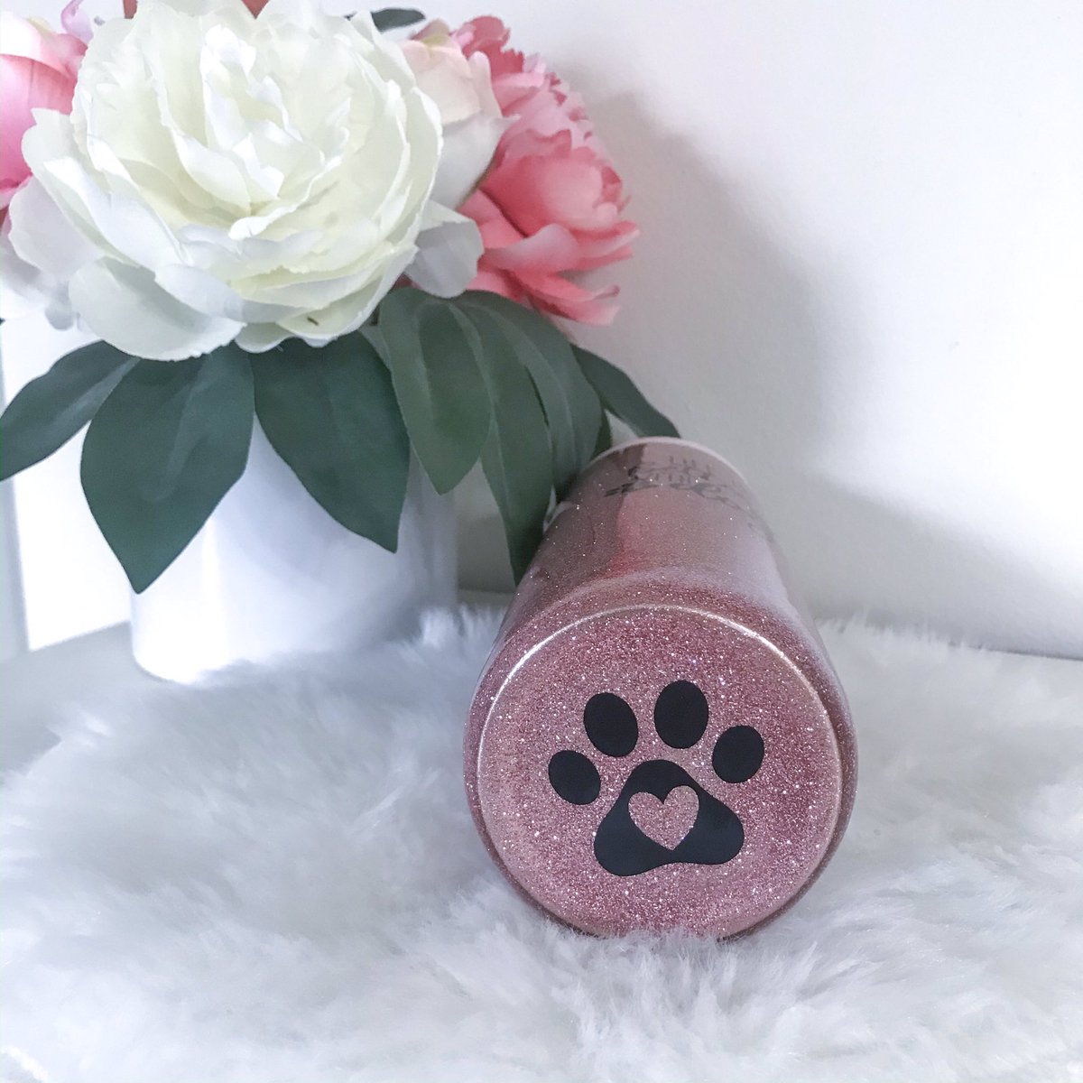 Life is better with dogs 🐾🥰 etsy.me/2UNmxDo #dogsoftwitter #betterwithdogs #pawprint #dogtumbler #customtumblers #reusabletumblers #tumblersoftwitter #etsyshop #etsy #cricut #cricutmade #simplyloudesigns