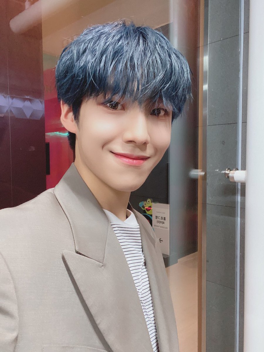 LES_BNM's tweet photo. [#이은상]

오늘 아이돌라디오도 마무리!
우리 내일 또 만나요🧡

#LeeEunSang #BeautifulScar #브랜뉴뮤직 #BRANDNEWMUSIC https://t.co/5DXaCQHBW3