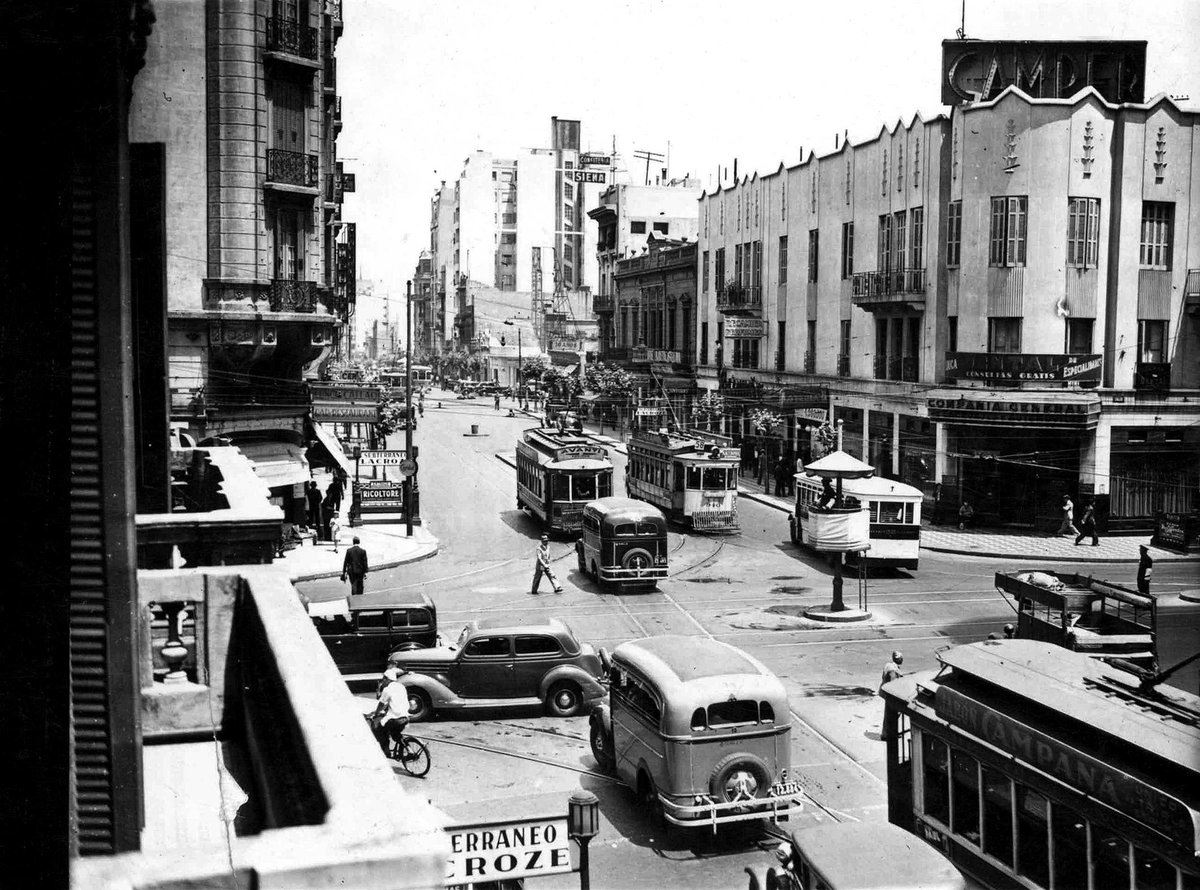 Esta era la red tranviaria de Buenos Aires en 1938, la más extensa del mundo. "Daría la impresión de que los porteños usaran el tranvía hasta para ir al baño", dijo el premier francés Clemenceau en 1910. ¿Cómo desapareció el tranvía de Buenos Aires? ¿Puede volver? Veamos.
