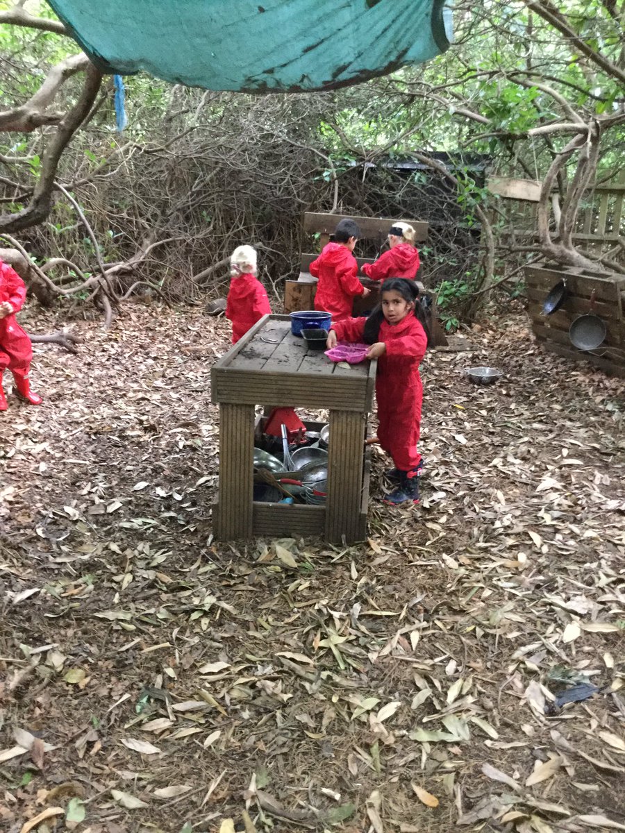 Library_BGS's tweet photo. The reception have enjoyed their first visit this term to Forest School.They found bugs and made some delicious mud pies.#BGSreception #BGSforestschool #BGSindependence https://t.co/2203sKCzvP