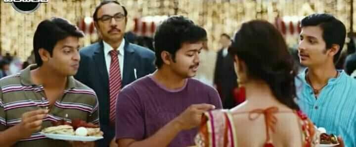 BalrajKalaisel1's tweet photo. @Riyaas_saleem @sasinath07 Senthil andha urutta edu😂😂😂 https://t.co/WzKlRspOfi