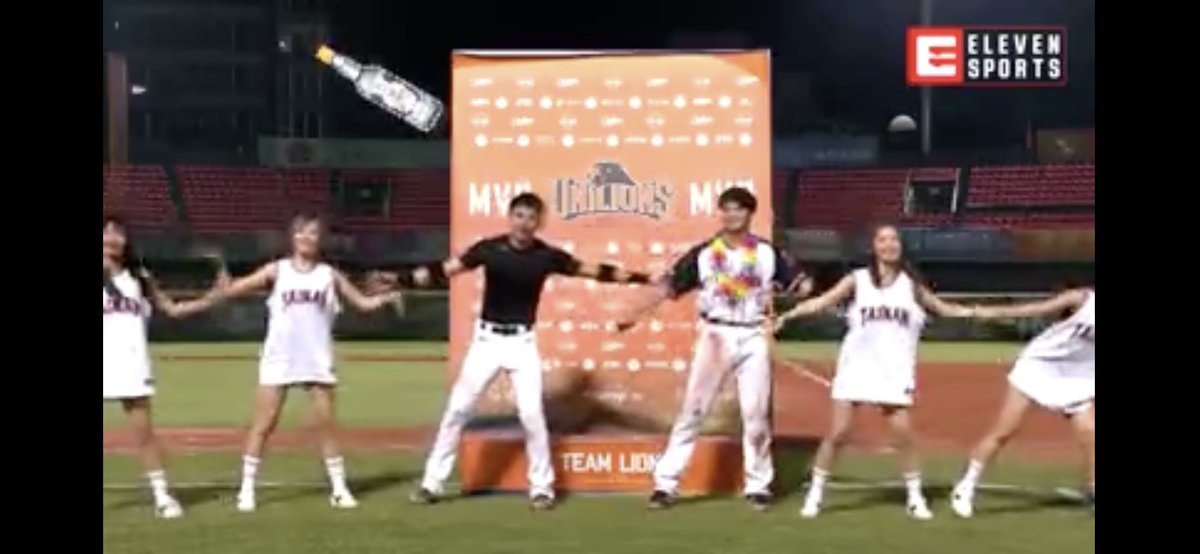 UniLionsIntl's tweet photo. Bottom of 9th, 2 outs, runners on 2nd & 1st, @unilions_tw were down by 3 (4:7), this guy hit a 3-run shot after he survived from an error committed by Guardians’ catcher. What a homer, #KuoFuLin! Please focus on being a better player, and most importantly, being a better person. https://t.co/Pl2Oj3TCTg