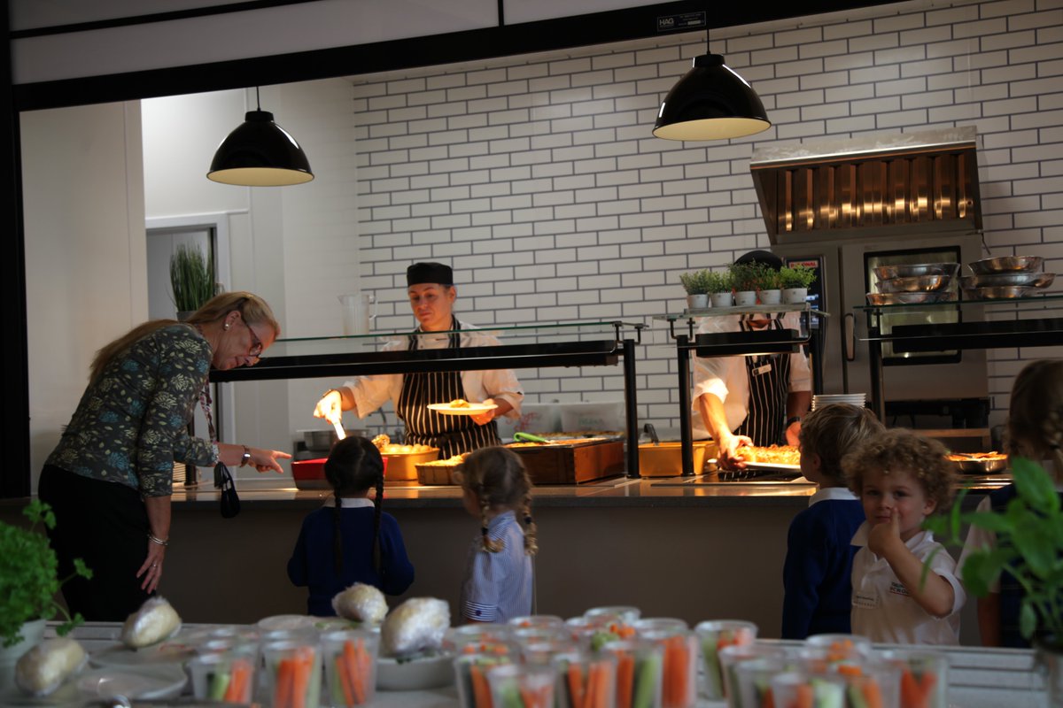 tauntonschool's tweet photo. There’s been added excitement to the first day back at school with the opening of our new Dining Room. We hope it will be a space our students can relax and socialise as they enjoy freshly-prepared food from our shiny new kitchen. 🍴🍲🥕🥦🍝
#happydiners #challengenurtureinspire https://t.co/m32nWyzeMV