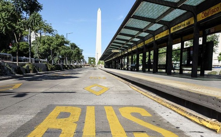En 2020 no existe ningún proyecto de tranvía para Buenos Aires. Pero, como soñar es gratis, cierro con la idea: ¿y si en los carriles exclusivos del Metrobus se tendieran vías? Ese espacio ganado para el colectivo podría transformarse a favor de un medio masivo y sustentable.
