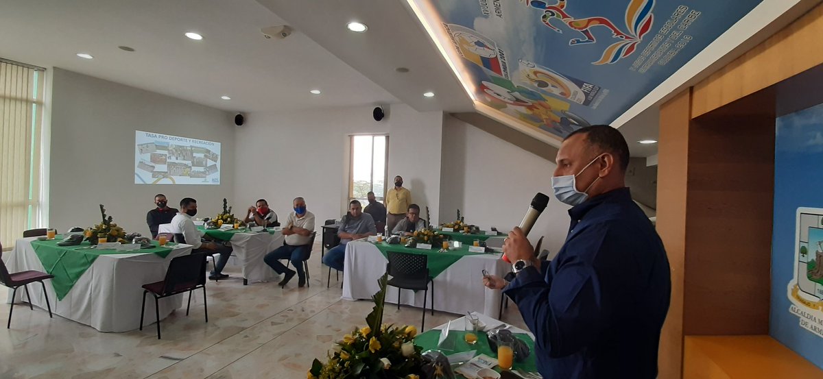 ImderaArmenia's tweet photo. El director del #Imdera, James Padilla García, en compañía de la alcaldesa Claudia Milena Rivera Arévalo, socializa a esta hora ante los concejales de la ciudad los detalles de la tasa prodeporte, que buscará nuevos recursos para el deporte de la ciudad.
#EsPaTodos #YoMeDivierto https://t.co/vfU1r0LfNU