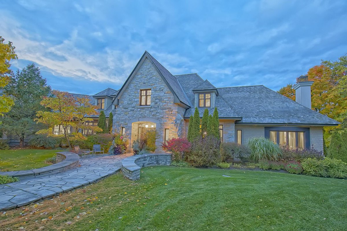 cassidymoving's tweet photo. Check out these beautiful luxury homes for sale in Ottawa: https://t.co/C39I7dLdgs

#MyOttawa #WeMoveTheWorld #Cassidys https://t.co/I3bilGXGaU