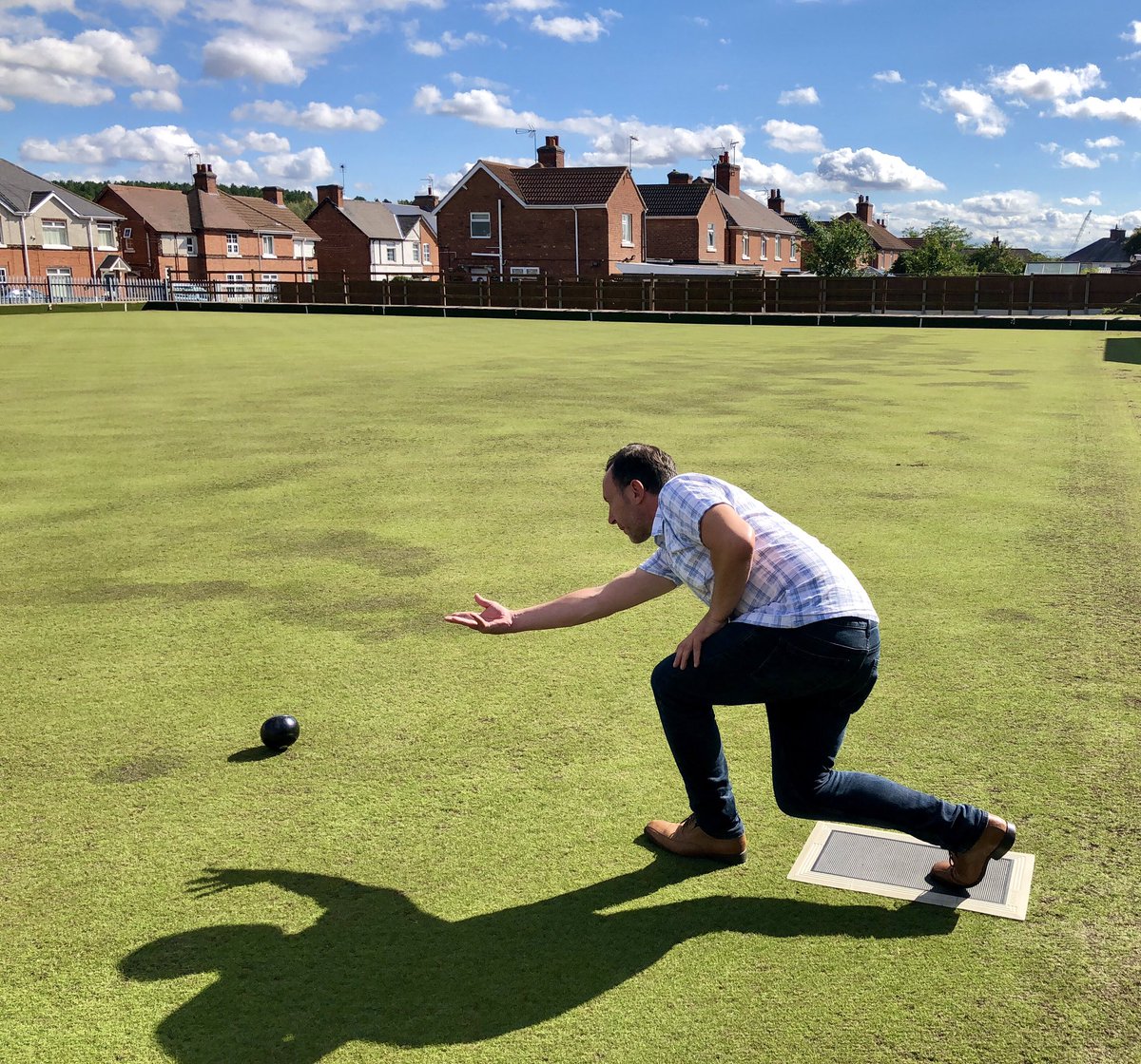 Practicing my green bowling technique on the superb facilities at Ollerton Bowls club. #enjoyingoutdoorexercise #friendlylocalclub #morepracticerequired <a href="/CVS_Newark/">N&S CVS</a> <a href="/awillhughes/">Will Hughes</a>