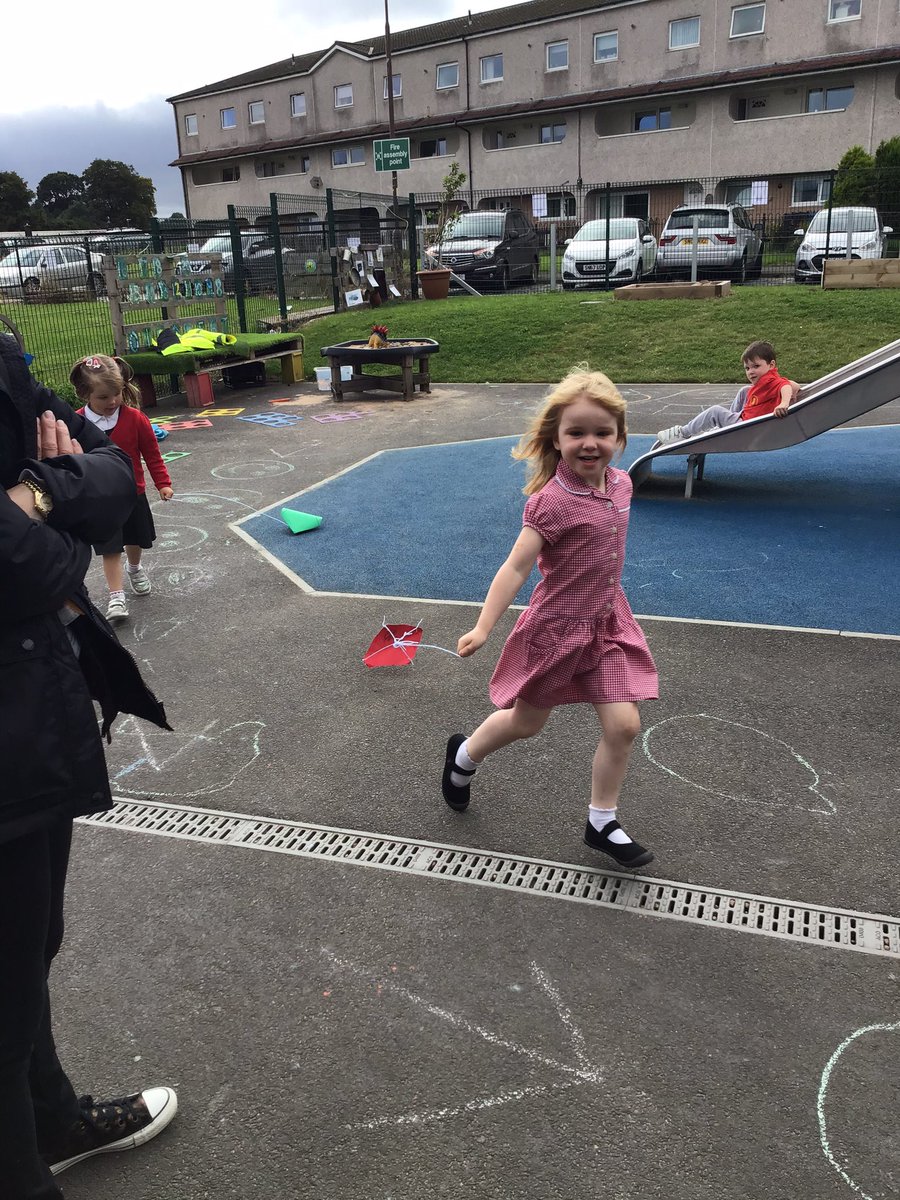 WinchburghN's tweet photo. “It’s a windy day”, children making kites and flying them in the wind. #learningaboutweather #windyday #outdoorlearning @WinchburghPS https://t.co/tdbigCvfVO