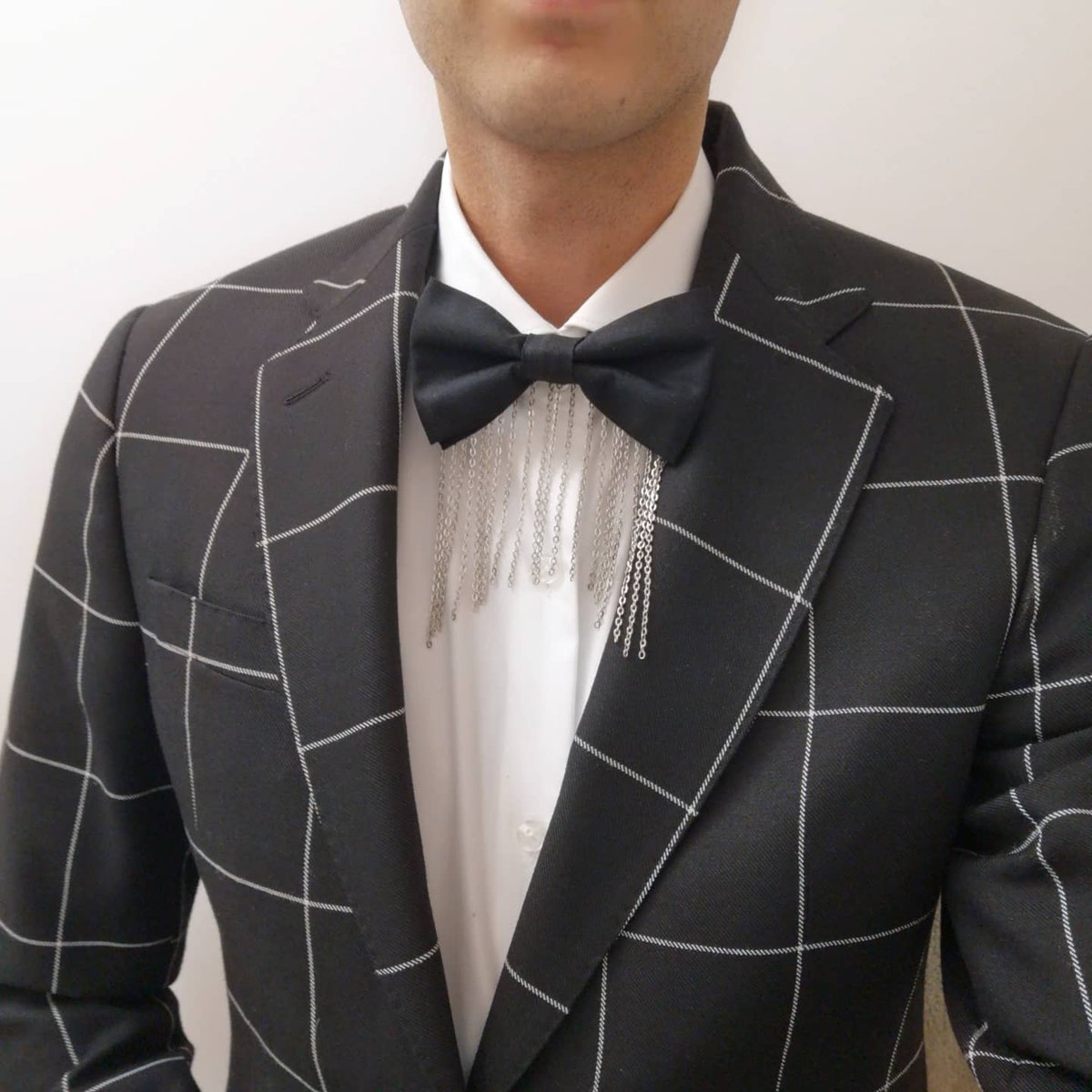 BeckerHandmade's tweet photo. Metal fringe bow tie by @beckerhandmade
Have a crazy bow tie idea? DM me to discuss it and see how I can make your idea a reality!
.
.
#beckerhandmade #handcrafted #bow #classy #fashion #designer #ottawa #613style #ottawafashion #yowstyle #shoplocal #punk #fringe #bespoke https://t.co/1UsiRUpLqf