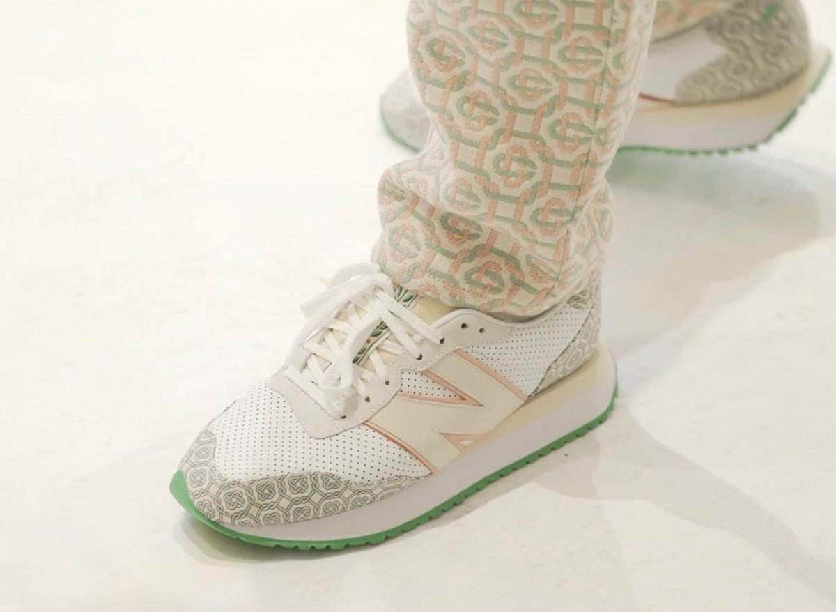 FitThemAll's tweet photo. Des nouvelles images de la douce New Balance x Casablanca prévue pour 2021 ! 🌺

Vous pensez quoi du modèle les potes ? 🤔 https://t.co/07OmPwqhre