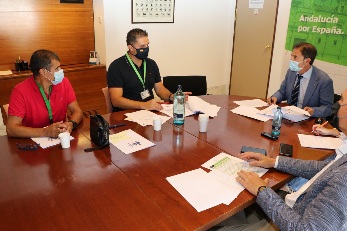usplbe's tweet photo. #LEY DE COORDINACIÓN DE P.L 👮‍♀️👮‍♂️ DE ANDALUCÍA. 
Hoy nos hemos reunido en el @ParlamentoAnd con @vox_es para tratar las propuestas presentadas por USPLBE para la modificación de la ley.
➡️Se aceptan los argumentos.
➡️Reunión positiva,sacamos un grupo de trabajo y el apoyo de VOX. https://t.co/a4sxIPmJGD
