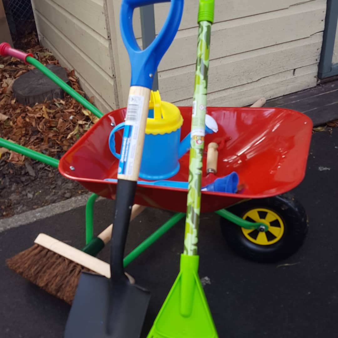 e17toylibrary's tweet photo. While the weather's nice ☀️, why not borrow some outside toys. You can even take them to the park!
#ToyLibraryAtHome #WalthamstowToyLibrary #OutdoorPlay #PlayTime #Gardening #FamilyLearning #ToddlerFun #ParkLife https://t.co/fu0ijFeb00