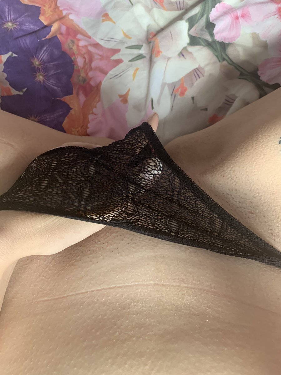 berr_cas's tweet photo. These been worn for a hot minute 😈 send #cash and the #pants come off for a little more you might even deserve to see my face #cashapp cbea92 #findom #usedpants #usedsocks #findom #naughtygirl #dirtyforyou #sniffmypants #moneypig #spoilme https://t.co/MTzJmuuIAq