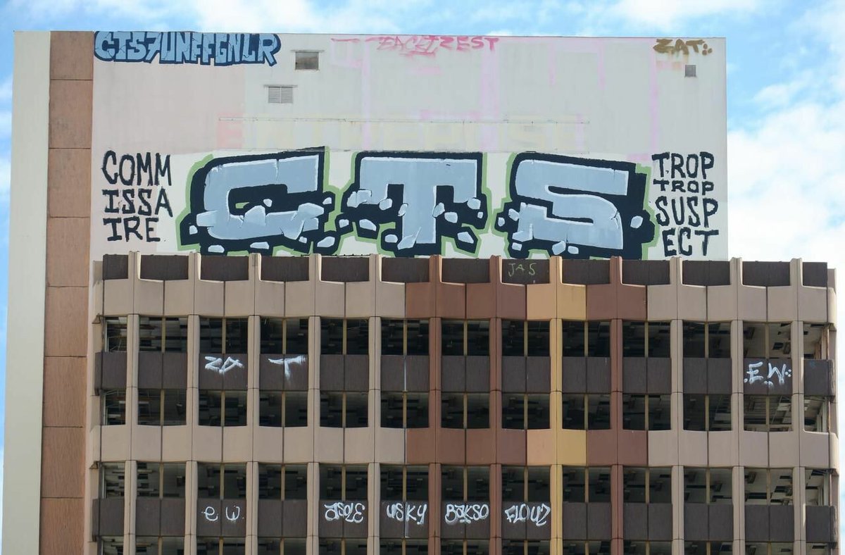 leparisien_93's tweet image. La Courneuve : le retour des graffitis mystérieux de la tour Entrepose
👉 l.leparisien.fr/iBm