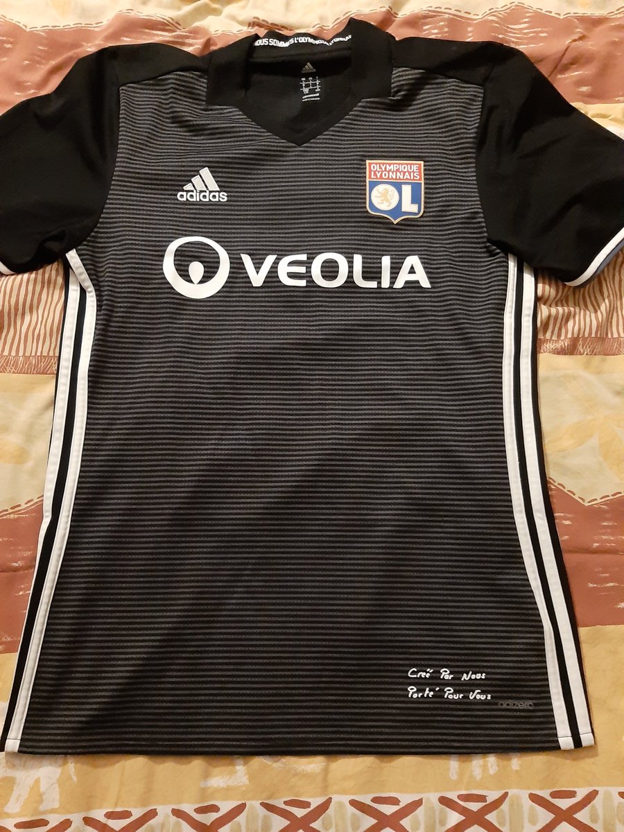 Tuturdu12's tweet photo. @orafa2 Bonne continuation @orafa2, merci pour ta passion et ton dévouement ❤💙 #LuckyNumber4 https://t.co/Bavwx5QZW8