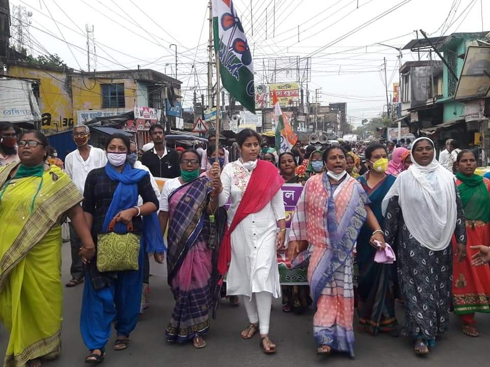 AitcNandi's tweet photo. বাংলার প্রতি কেন্দ্রীয় সরকার এর সীমাহীন বঞ্চনার প্রতিবাদে বিক্ষোভ মিছিল।
#pandua 
#bangargorbomamata 
@MamataOfficial https://t.co/EtjP8bgVtu