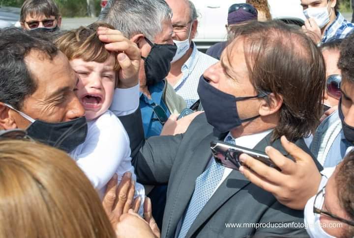 diegosilva_lolo's tweet photo. -¿Qué es esto? ¿Pelo? ¿Lo puedo recortar tambien?
-MAMÁÁÁÁÁ 😭😭😭 https://t.co/pYc58pqgcy