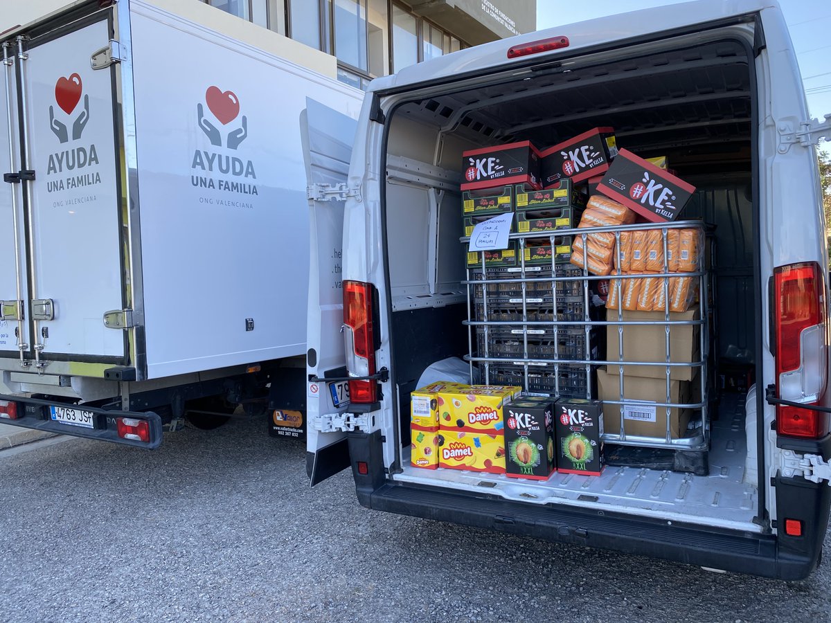 ¡Muy contentos de haber vuelto a colaborar con la Fundación Ayuda Una Familia en su reparto de alimentos! Desde Damel Group siempre es un placer contribuir a dibujar #sonrisas entre los más desfavorecidos. 

#damel #dibujandosonrisas #RSC #cadagestocuenta