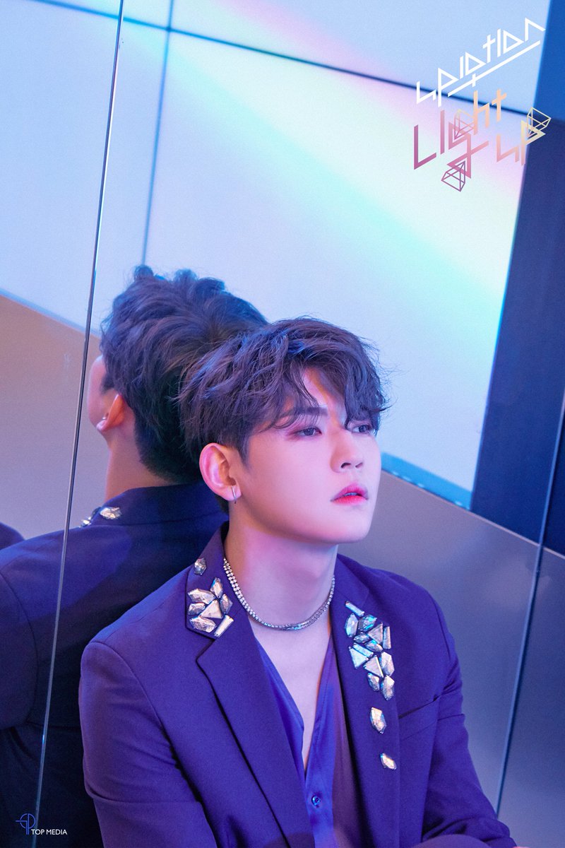UP10TION's tweet photo. UP10TION [Light UP] SPECTRUM PHOTO Ⅱ 200924

#업텐션 #UP10TION #Light_UP #쿤 #KUHN https://t.co/aEyoWIEQf2