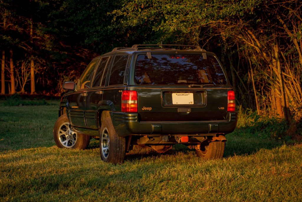 RichardGSailors's tweet photo. It’s Taillight Tuesday!
⠀
@Jeep 
⠀
@SonyAlpha @Legendary1941 #jeep #grandcherokee #grandcherokeezj #zj #goldenhour #sunset #sundown #taillighttuesday #automotivephotography #sonyalpha #bealpha #a7r https://t.co/vjn8oXiiQj