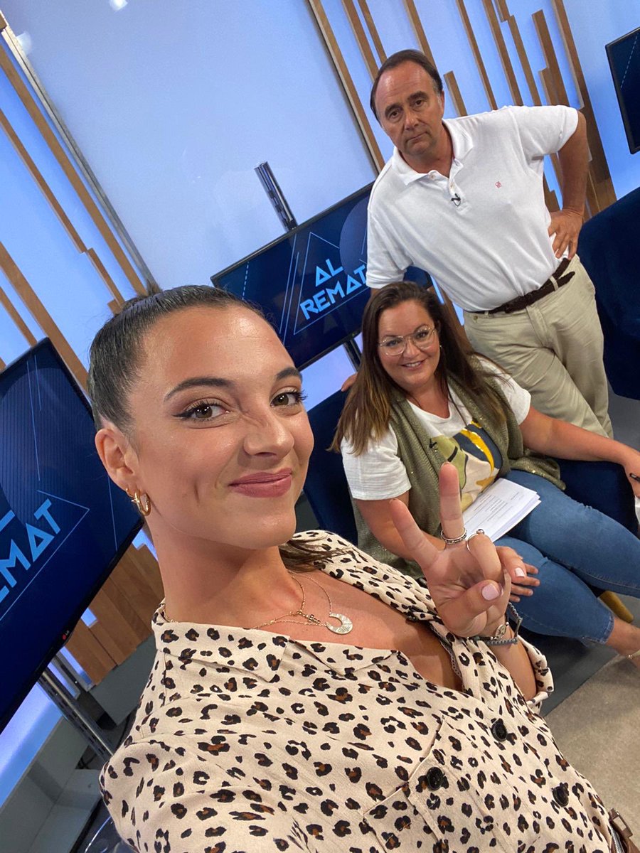 Levante_TV's tweet photo. Torna el programa faller #AlRemat amb @nuria_llopisb a @Levante_TV 👏🏻
Vos esperem esta nit a les 22:00h per a repassar l’actualitat fallera amb @AranFerrer i Moisés Dominguez 🔥
#AlRemat #falles21 https://t.co/5cZhn0i6l8