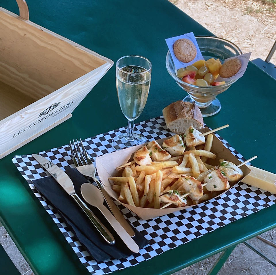 Nous renouvelons notre offre de paniers chauds "brochettes à la plancha" le dimanche 13 septembre  !
Réservez dès maintenant sur : thefork.fr/restaurant/clo…