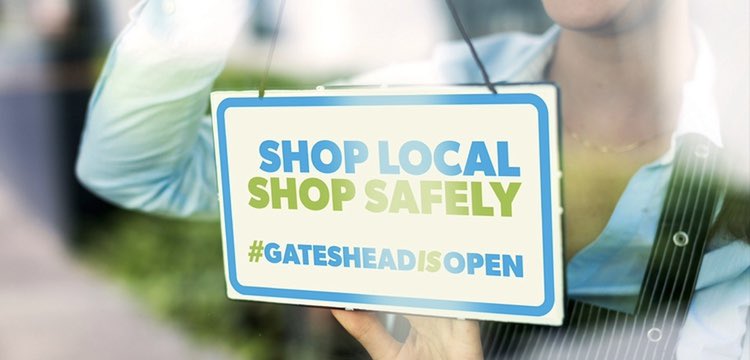 gateshead's tweet photo. Remember to wear your face covering 😷
Wash your hands and make use of sanitising stations provided by shops 🧼
Keep your distance🚶♀️ ➡️
Shop local, shop safely! #GatesheadIsOpen https://t.co/7v6DdGKBTl