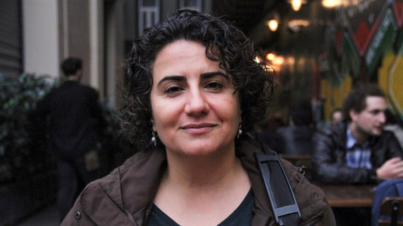 RTenfrancais's tweet photo. Les avocats français rendent hommage à l'avocate turque Ebru #Timtik, décédée en prison

#EbruTimtik 

➡️ https://t.co/08qkBCKWTx https://t.co/ePa4DEHdkR