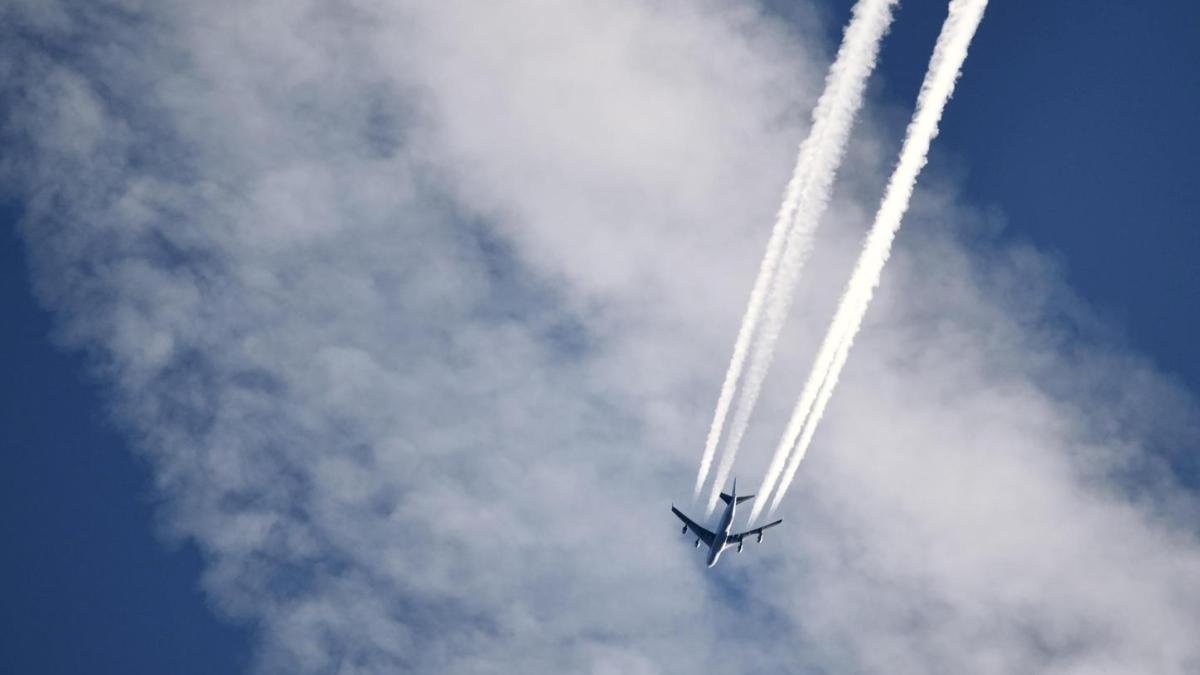 Kondensstreifen sind klimaschädlicher als CO2 https://t.co/lGcb4LG98p https://t.co/1bTBKr0wDQ