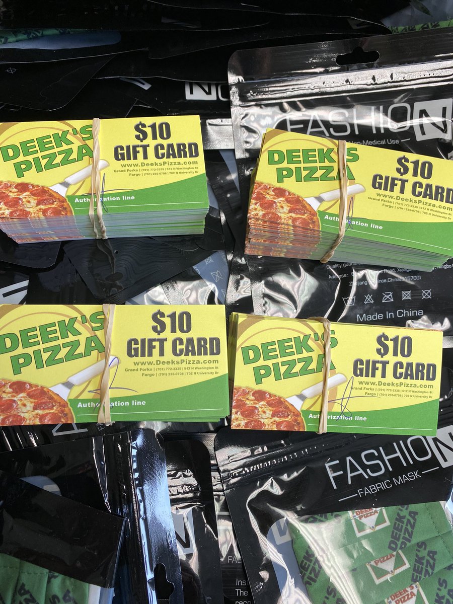 UNDPoliceDept's tweet photo. Because of #COVID we are switching up how we do “Pizza with the Police” this year! Instead of handing out slices of @DeeksPizza we will be handing out gift cards &amp; Deek’s masks! Follow us &amp; @DeeksPizza #WhoWantsOne #Retweet https://t.co/5gukT3aAJY